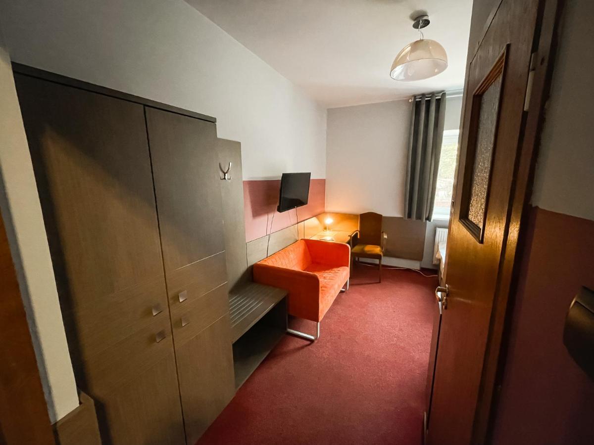 Hotel Podkowa Wrocław Exteriör bild