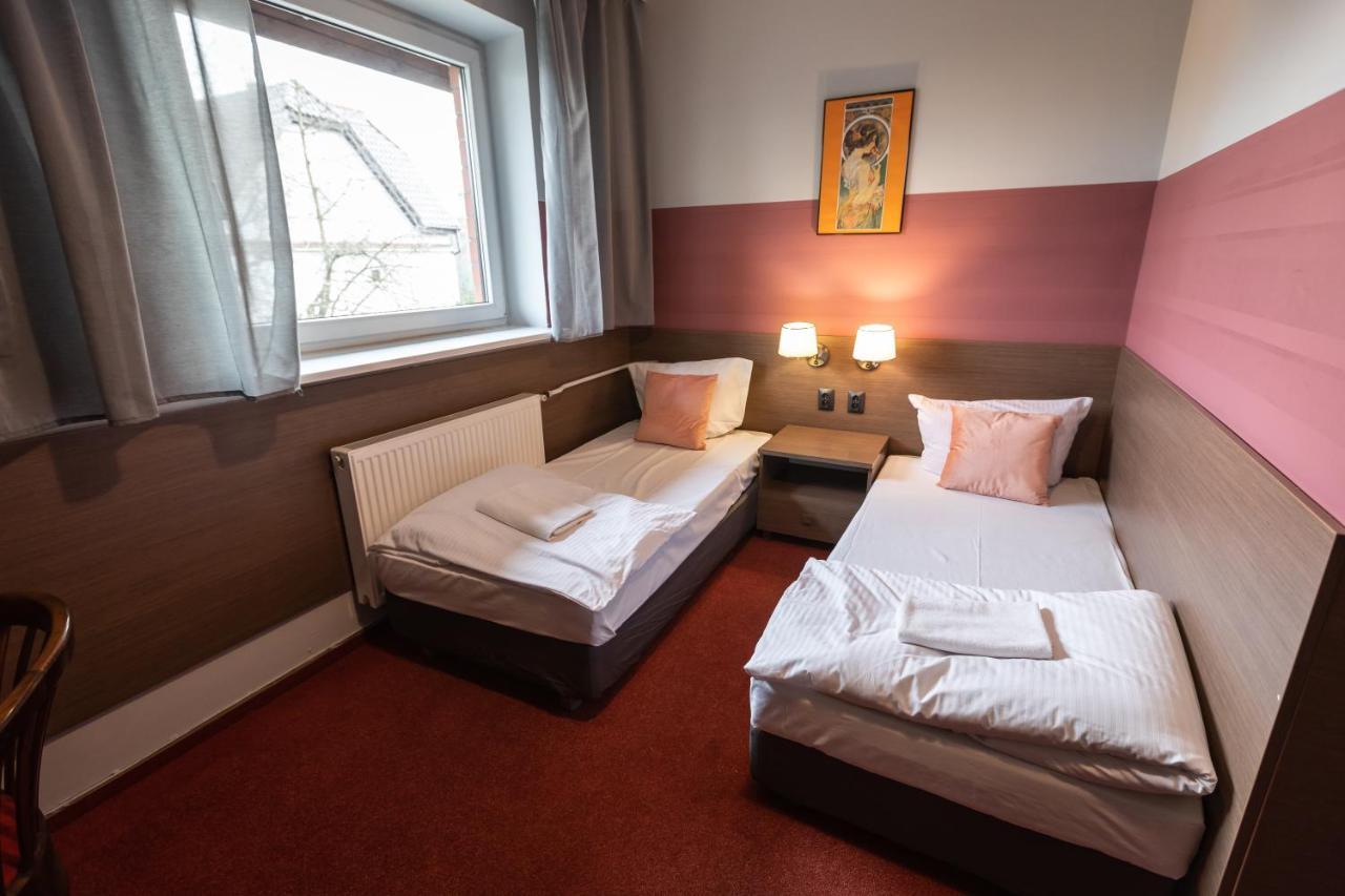 Hotel Podkowa Wrocław Exteriör bild