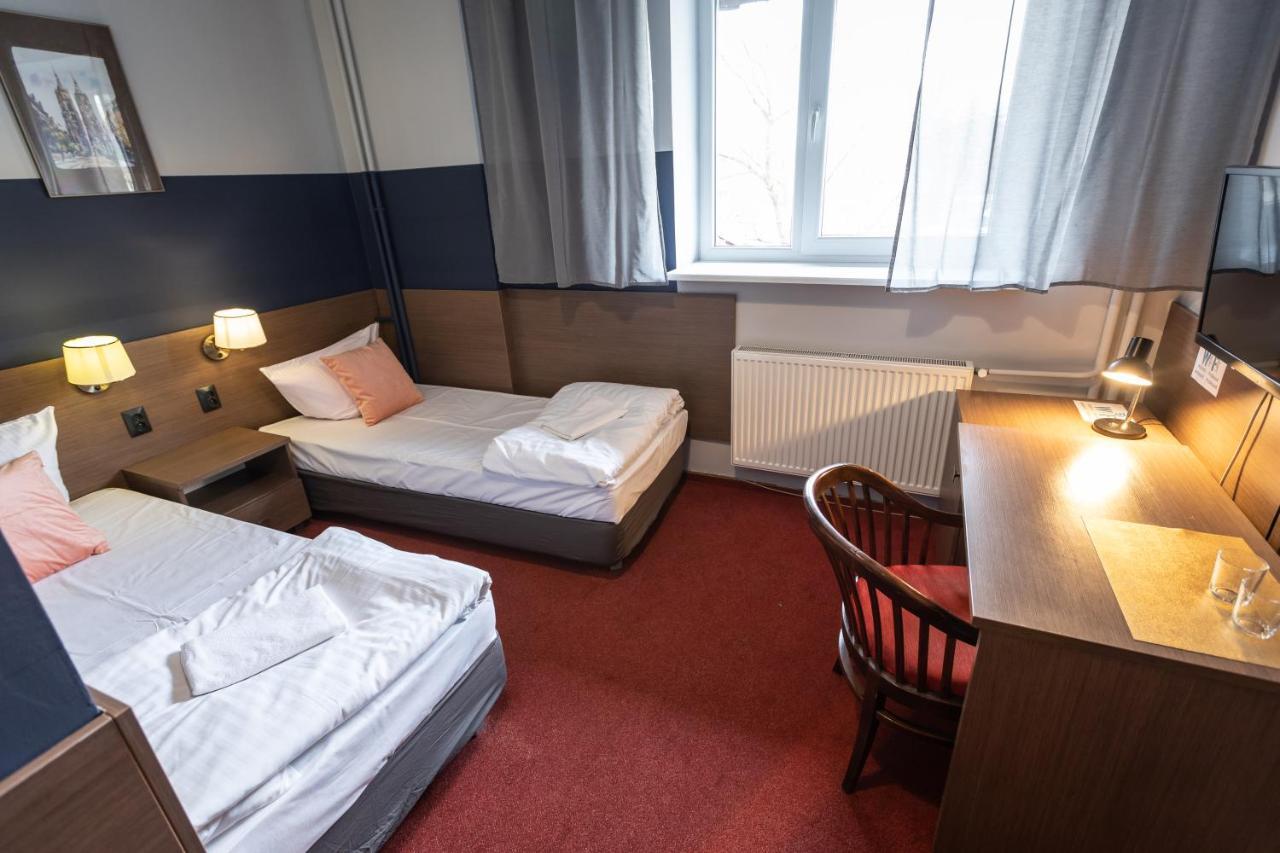 Hotel Podkowa Wrocław Exteriör bild