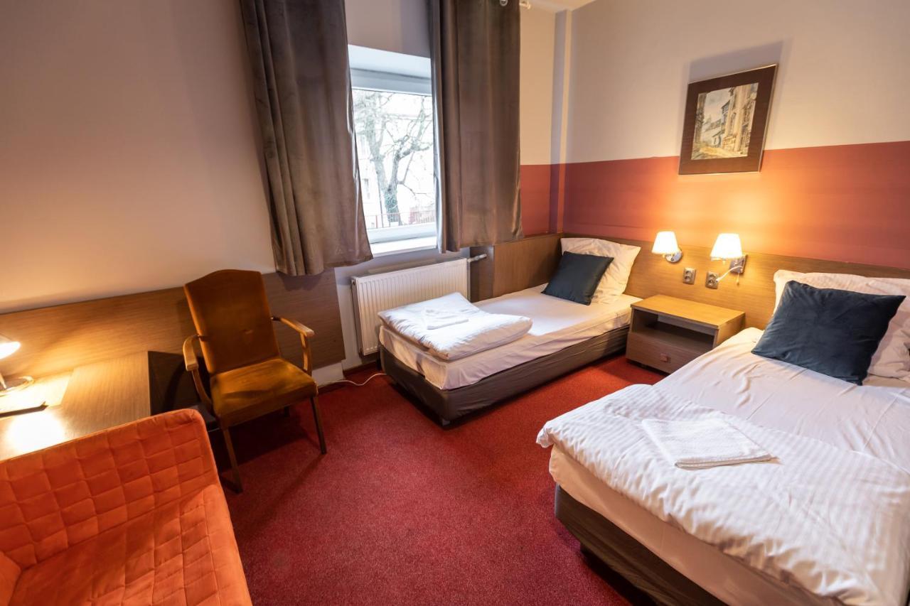 Hotel Podkowa Wrocław Exteriör bild