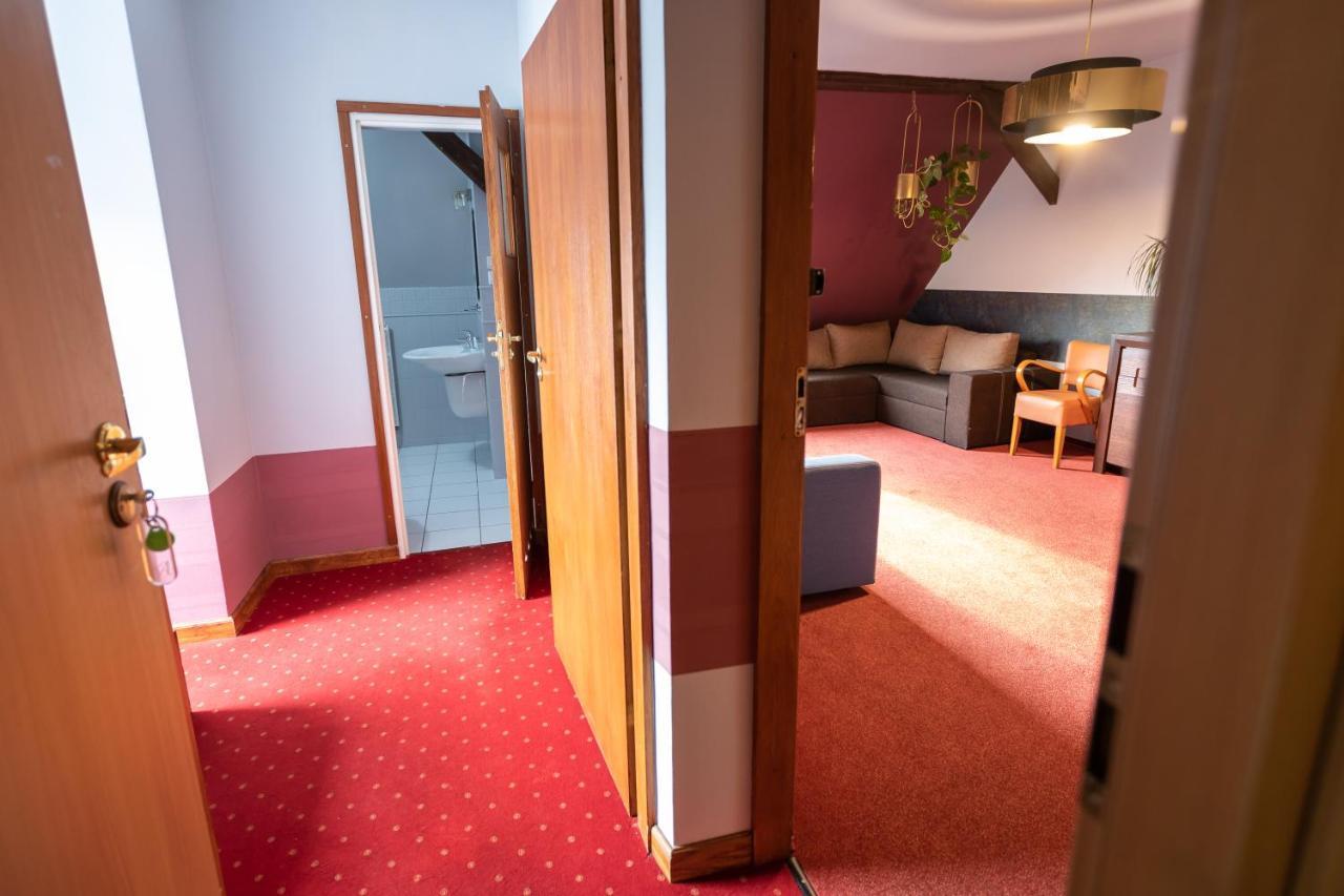 Hotel Podkowa Wrocław Exteriör bild