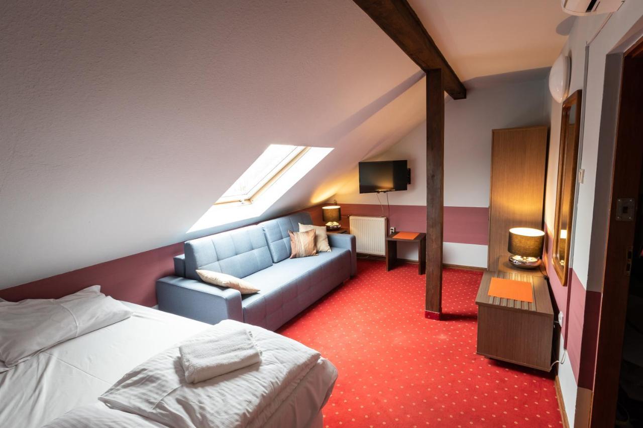 Hotel Podkowa Wrocław Exteriör bild