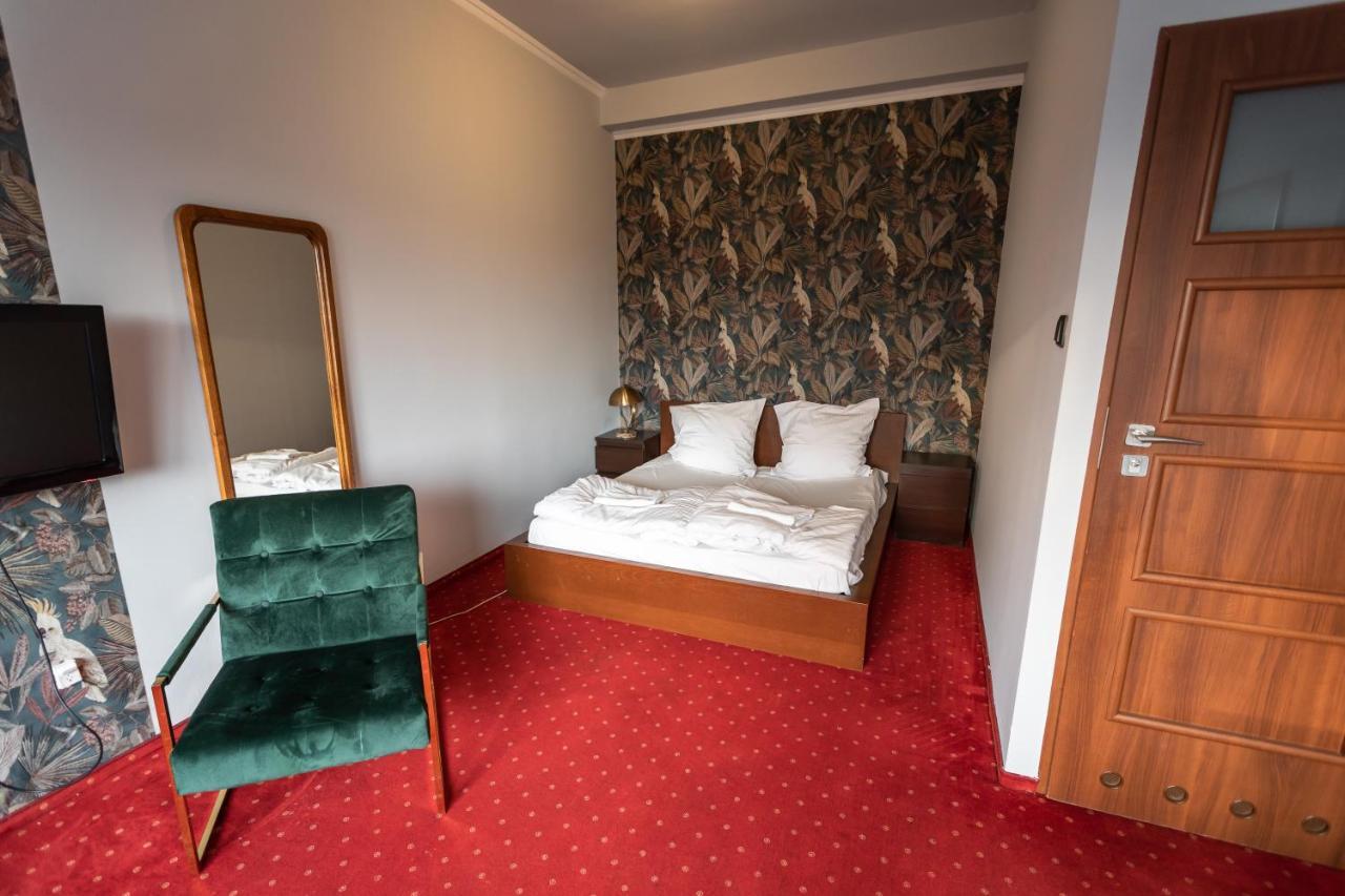 Hotel Podkowa Wrocław Exteriör bild