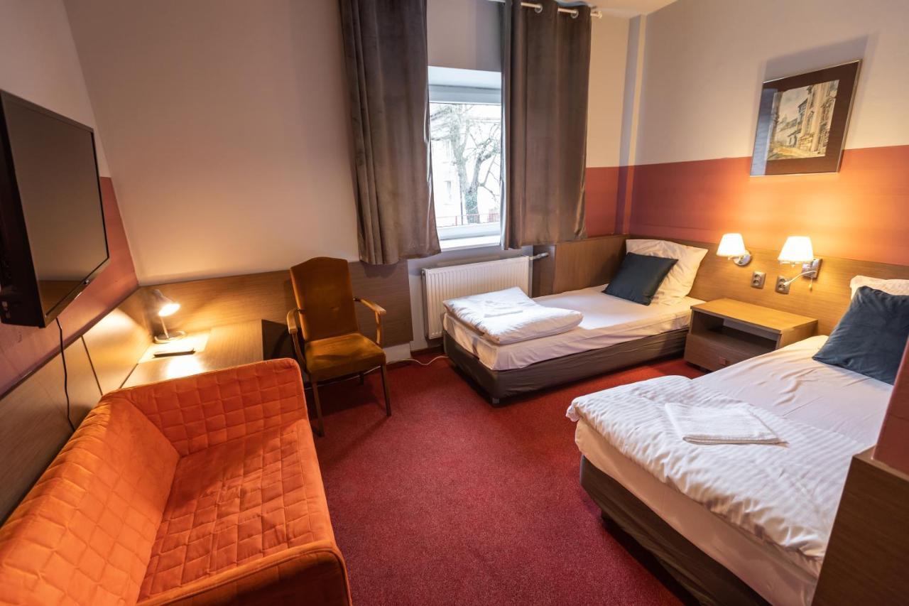Hotel Podkowa Wrocław Exteriör bild